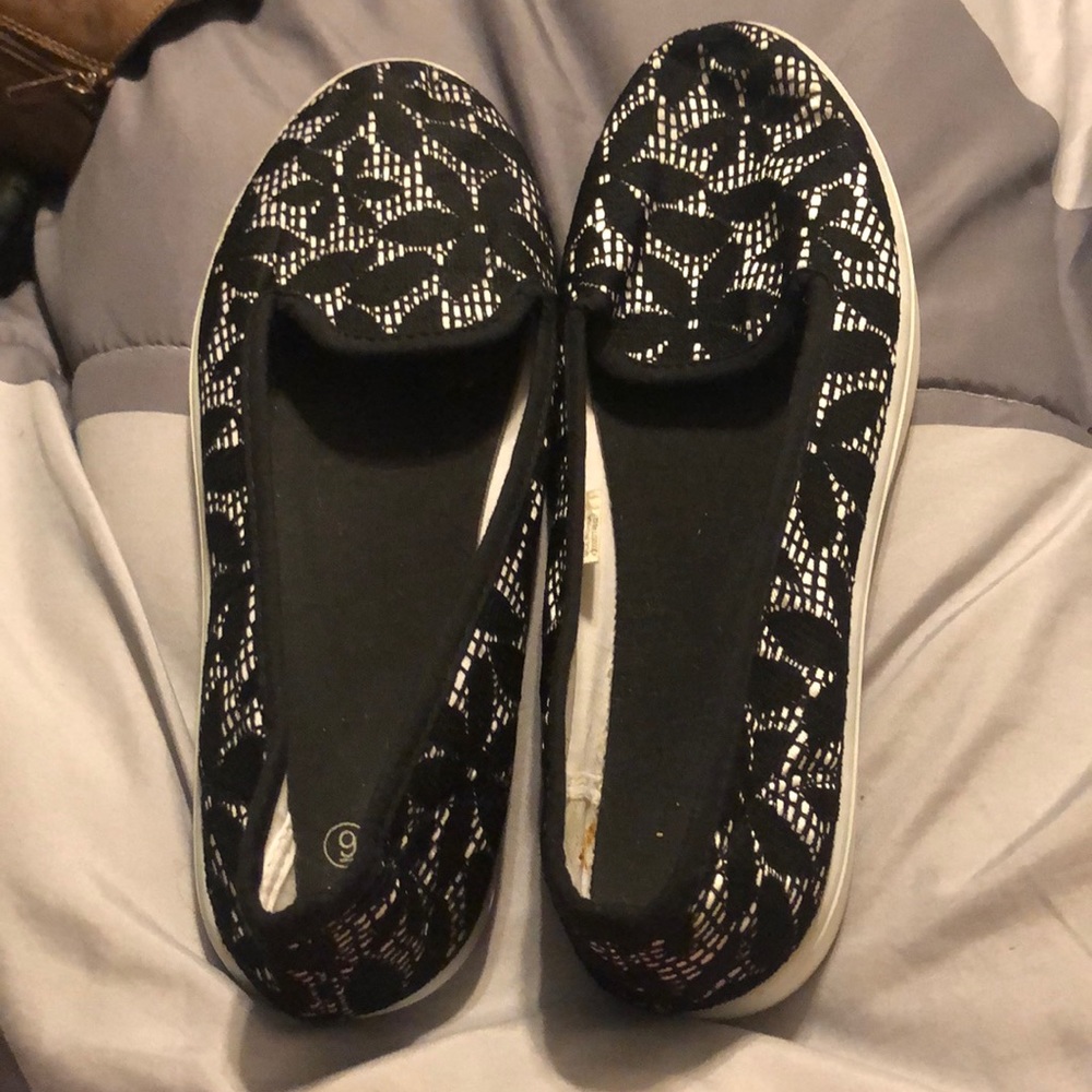 Lacy flats not worn much
